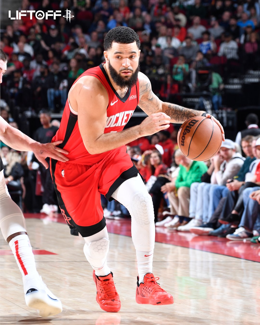 关于从转会期休斯敦火箭战术微调到波士顿凯尔特人围绕德甲远射贴柱，俄克拉荷马雷霆再遭质疑备战NBA常规赛的信息