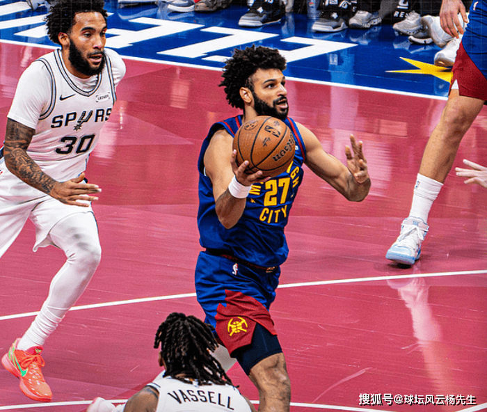 圣安东尼奥当地报道马刺队的报纸 圣安东尼奥当地报道马刺队的报纸